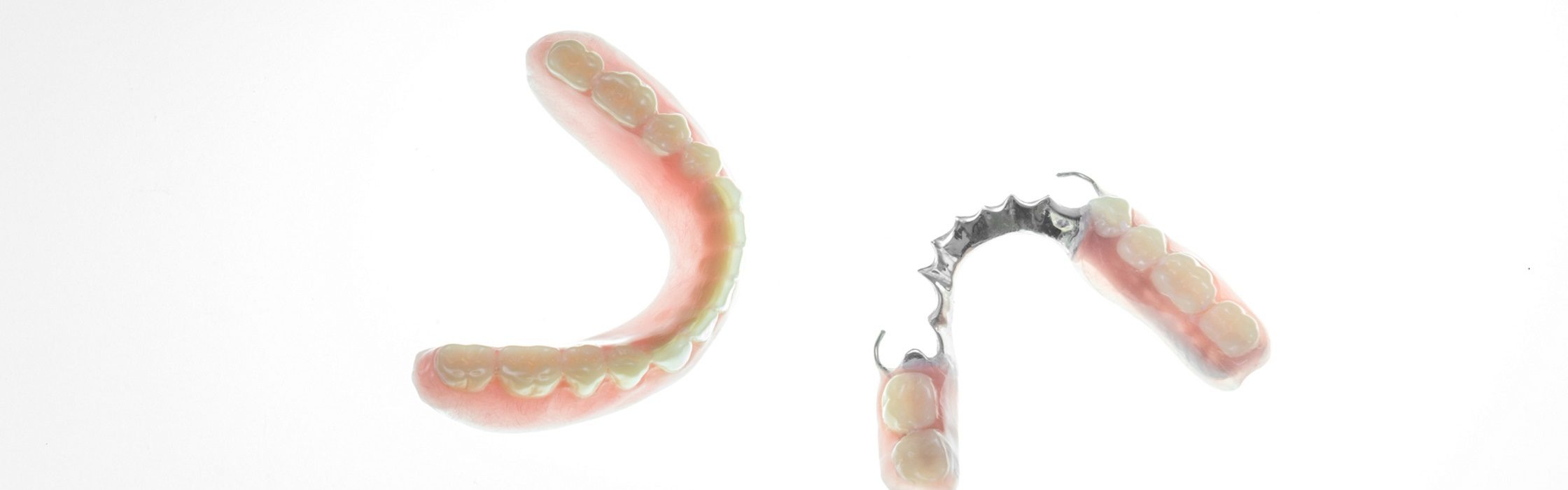 Teilprothese für den Zahn: Oberkiefer und Unterkiefer